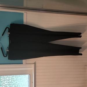 18 w women's black slacks. Never worn too long for me.